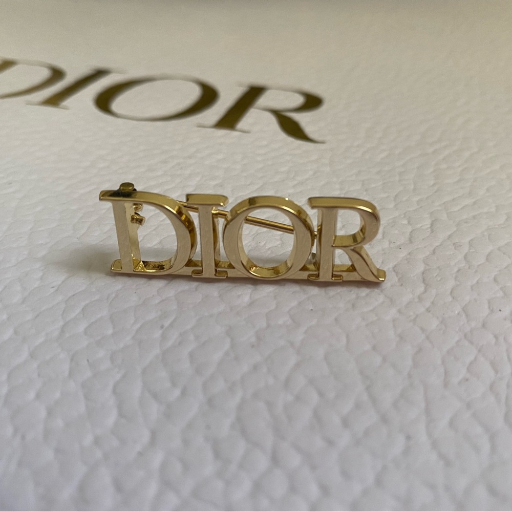CHRISTIAN DIOR Gold Brooch (1pc)